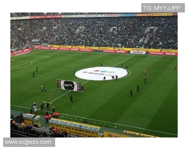 球星胸针足球的魅力与独特价值探索，展现足球文化与个性化时尚结合的创新形式