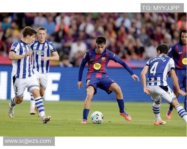 足球明星出场仪式盛况空前球迷狂热欢呼现场氛围点燃全场激情