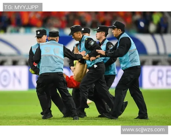 足球明星赛场意外失误内裤掉落瞬间引发热议球迷笑称最尴尬时刻 足球明星赛场意外失误内裤掉落瞬间引发热议球迷笑称最尴尬时刻